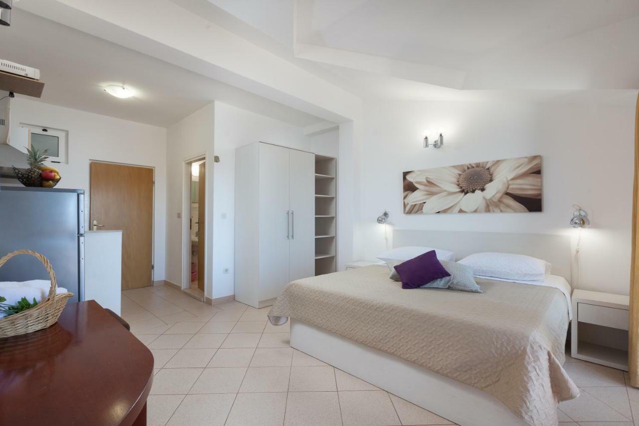 Vila Nela Tučepi Exterior foto